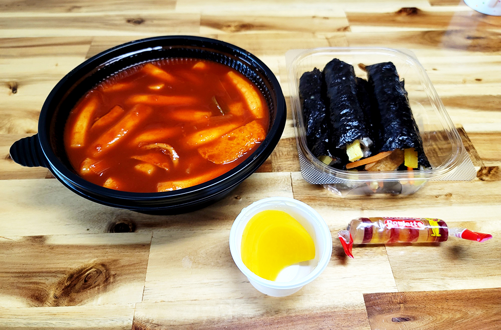 33떡볶이 국물떡볶이 모듬김밥.jpg